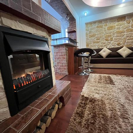 Modern Oasis With A Cozy Fireplace Your Stylish Apartment Minutes From Downtown Bucareste Exterior foto