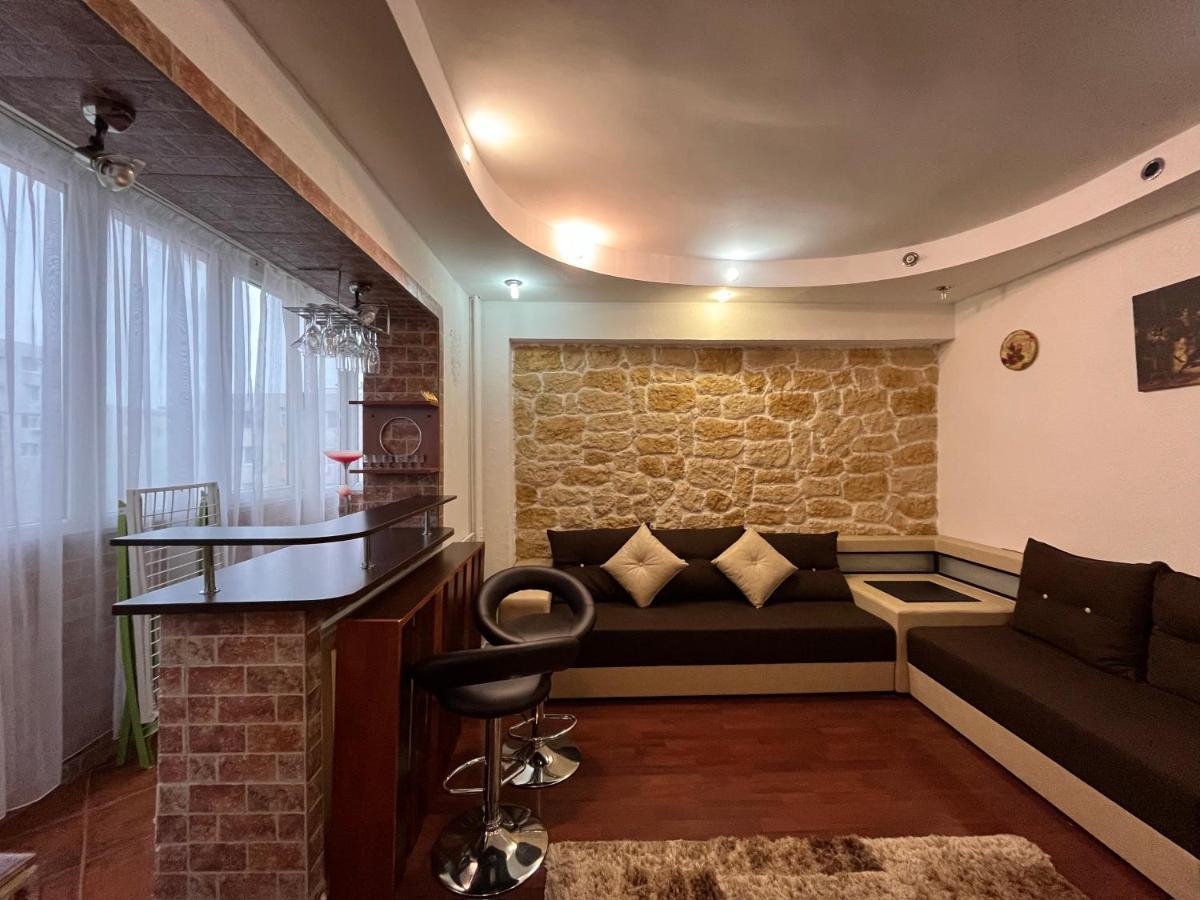 Modern Oasis With A Cozy Fireplace Your Stylish Apartment Minutes From Downtown Bucareste Exterior foto